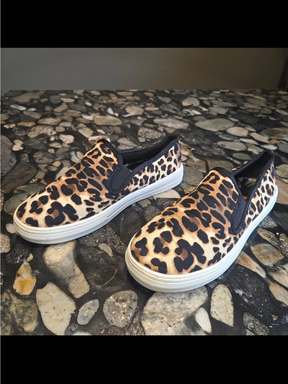 Women's Eccentric Leopard Print Slip On Sneakers Shoes US Size 9 EU Size 40 - Picture 2 of 7